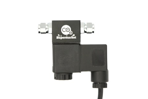 Kuva solenoidista akvaario CO2 -järjestelmille.