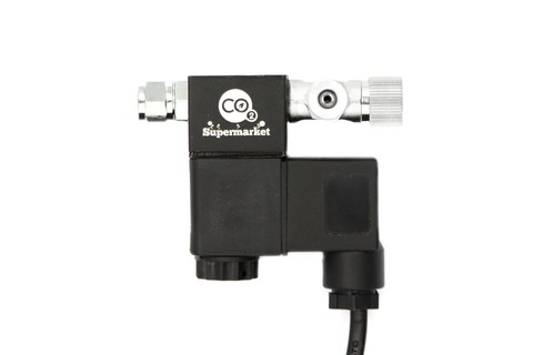Kuva solenoidista neulaventtiilillä